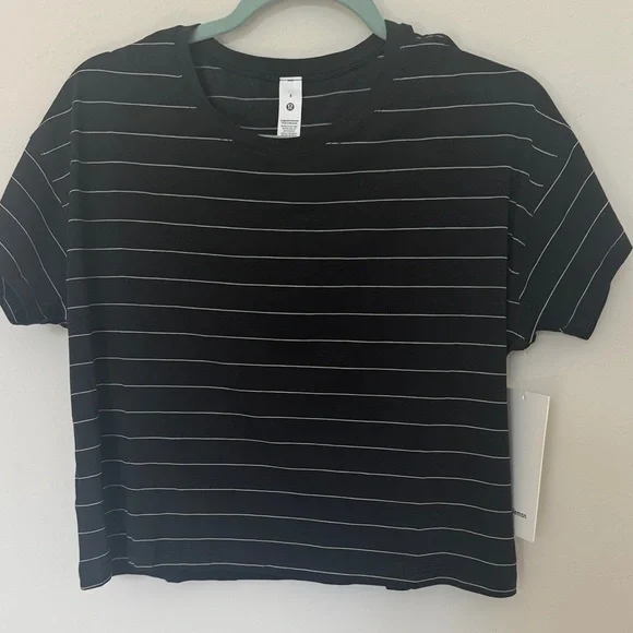 Lululemon Cates Tee - Picture 1 of 4